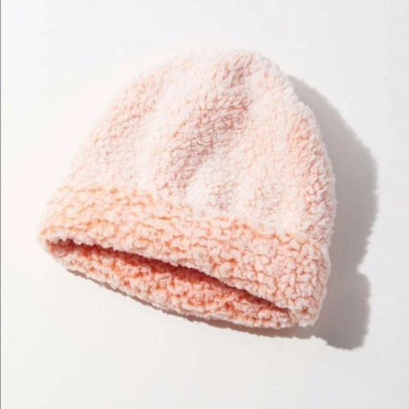 U.O. Teddy Fleece Beanie - Picture 2 of 4